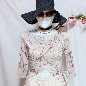 Main Stage womens top size medium in a beautiful SLICK-BUD FASHIONS design ♥️ ✨️